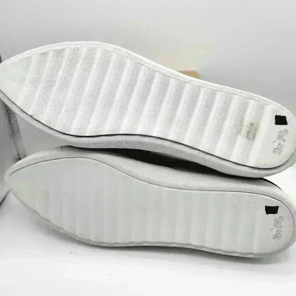 Woman COACH Chack Blue & Red Flower Embellished 3D Leather 8.5 Flats Cream Black - Picture 8 of 13